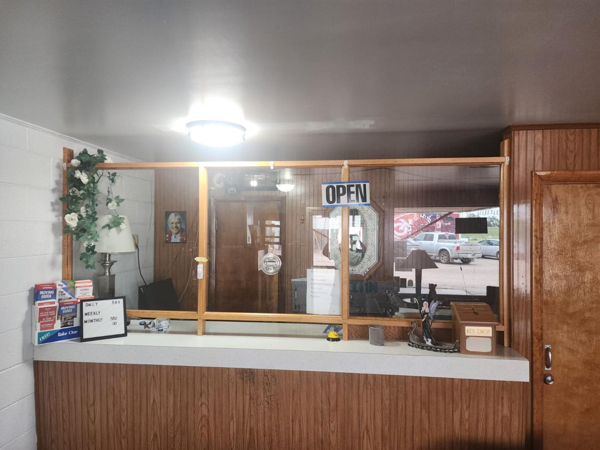 1St Inn By Oyo Quinter Hwy 70 Ks Buitenkant foto